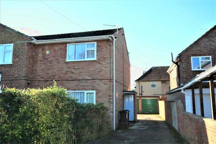 2 Bedroom Maisonette To Rent In Cross Lanes, Chalfont St Peter, SL9