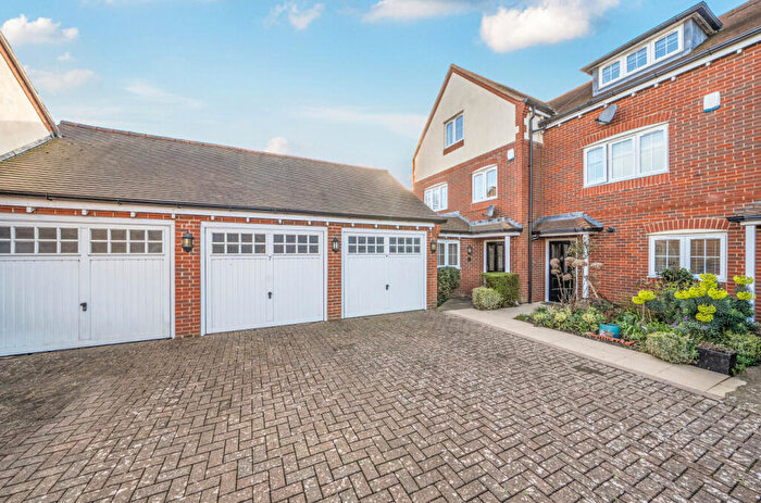 4 Bedroom End Of Terrace House For Sale In Berry Close, Faringdon, Oxfordshire, SN7