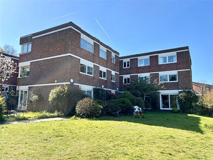 2 Bedroom Flat For Sale In Warren Road, Guildford, Surrey, GU1