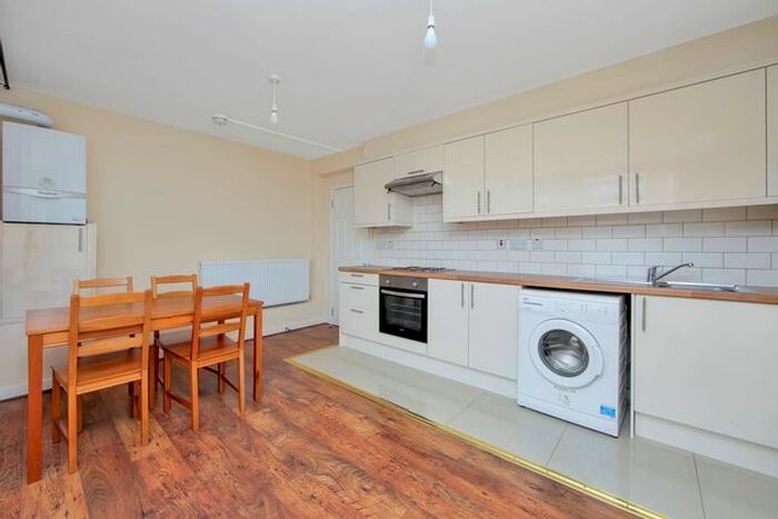4 Bedroom Flat To Rent In Bath Terrace, Borough, Southwark, London, SE1