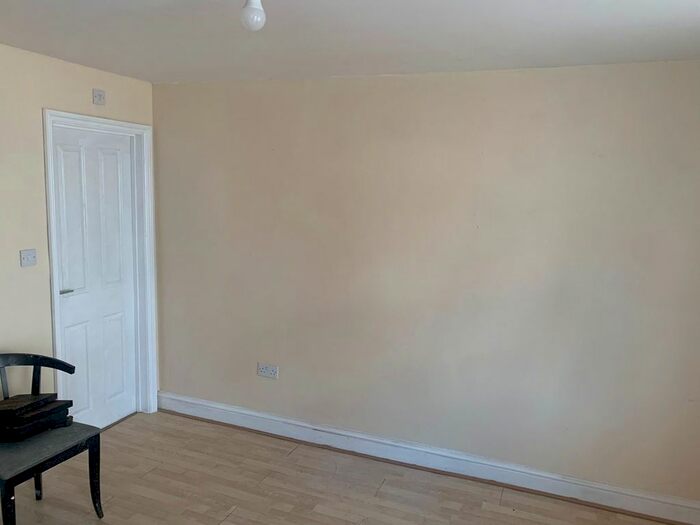 Studio To Rent In Beccles Drive, Barking, IG11