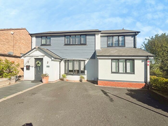 4 Bedroom Detached House For Sale In Badshot Park, Badshot Lea, Farnham, Surrey, GU9
