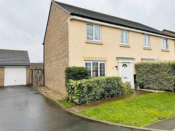 3 Bedroom Semi Detached House For Sale In Coupland Meadow, Selby, YO8