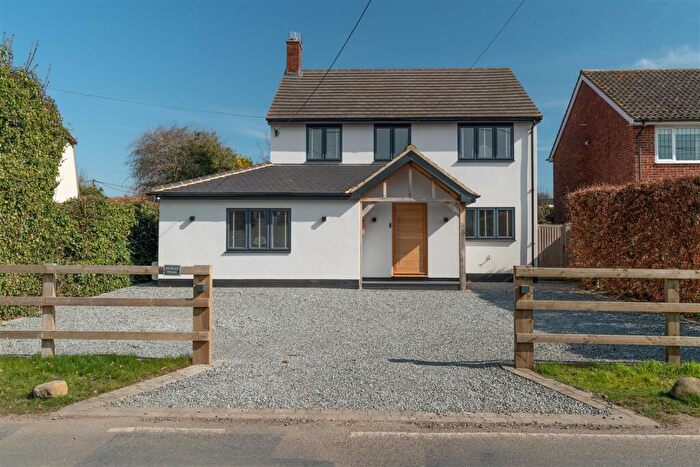4 Bedroom Detached House For Sale In Bannister Green, Felsted, Dunmow, CM6