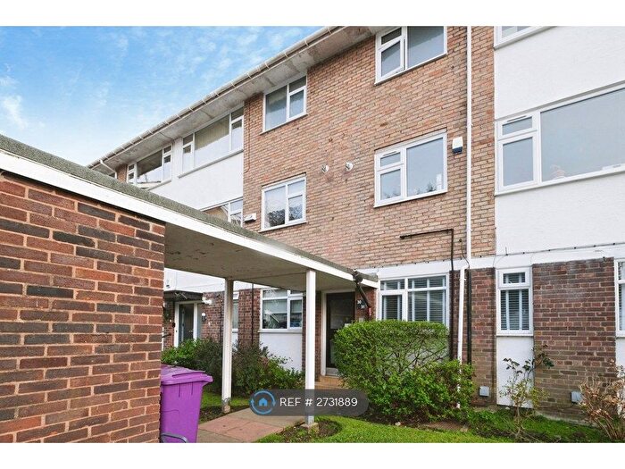 3 Bedroom Maisonette To Rent In Eton Court, Liverpool, L18