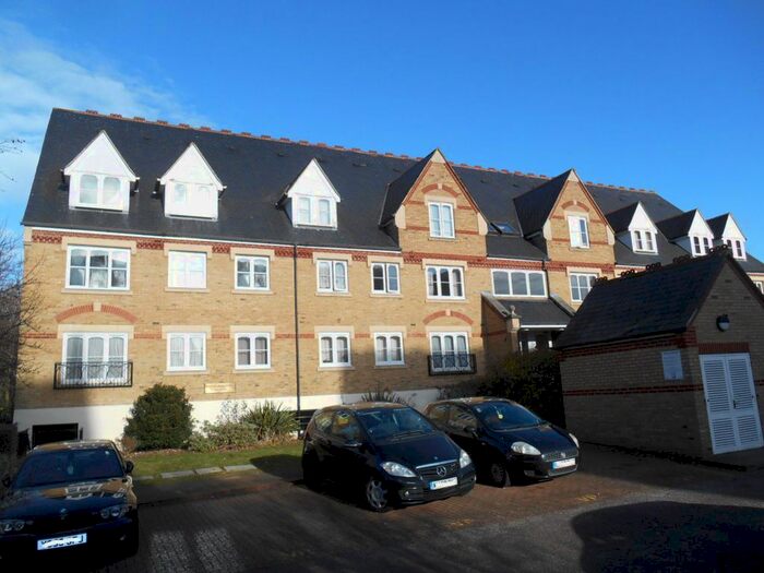 2 Bedroom Flat To Rent In Exeter Close, Watford WD24
