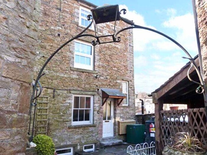3 Bedroom Character Property To Rent In Gayles Beck Gallery, Hawes, DL8