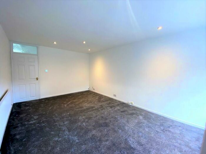 2 Bedroom Flat To Rent In Black Horse Parade, Eastcote, HA5