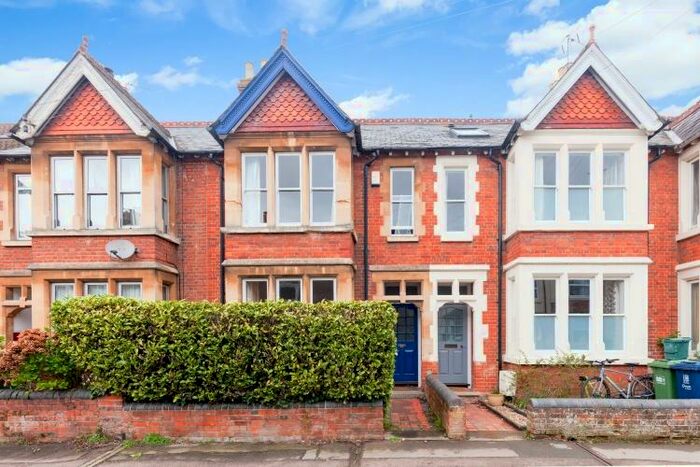 3 Bedroom Semi-Detached House To Rent In Fairacres Road, OX4