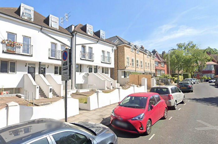 4 Bedroom Apartment To Rent In Kingscroft Road, NW2