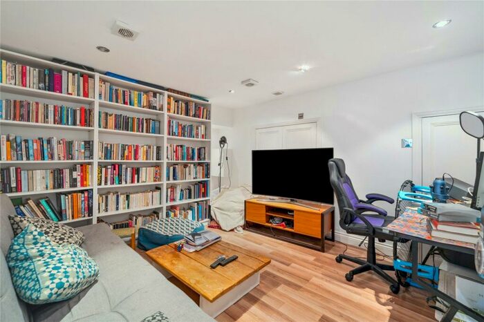 3 Bedroom House To Rent In Batchelor Street, Angel, N1