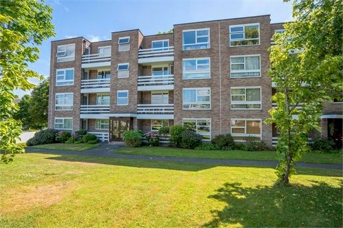 2 Bedroom Flat To Rent In Hardwick Green, Ealing, London, W13