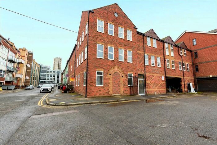 1 Bedroom Flat To Rent In Vachel Road, Reading RG1