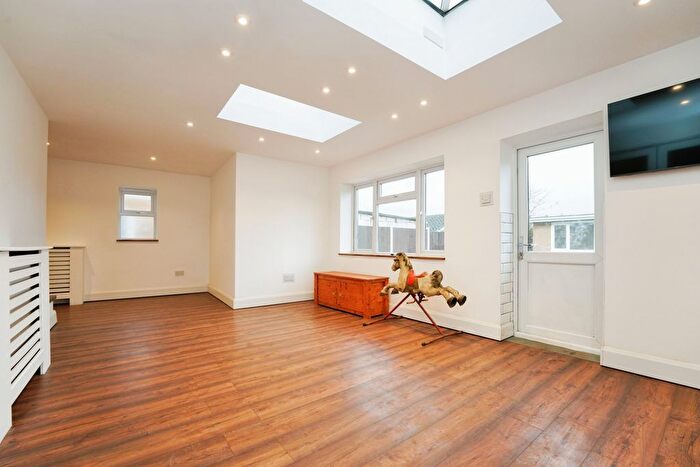 3 Bedroom Semi-Detached House For Sale In Northwick Road, Worcester, Worcestershire, WR3
