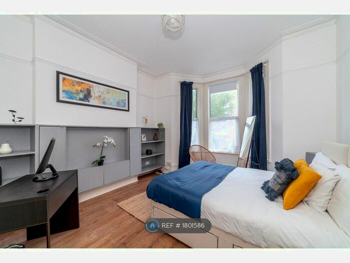 2 Bedroom Flat To Rent In Fermoy Road, London, W9
