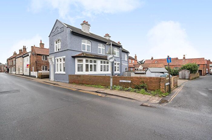 4 Bedroom Semi Detached House For Sale In High Street, Cawood, YO8