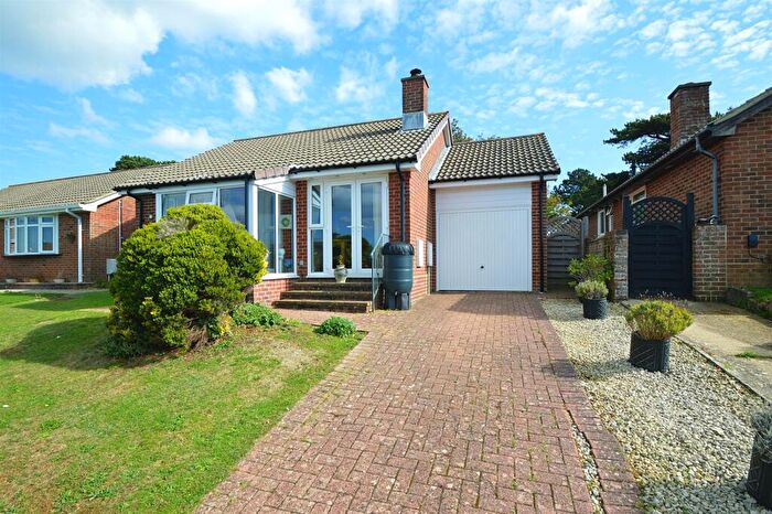 2 Bedroom Detached Bungalow For Sale In Close To Supermarkets * Lake, PO36