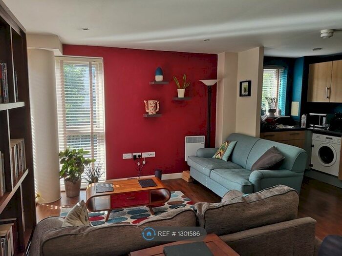 2 Bedroom Flat To Rent In Eastside Mews, London E3