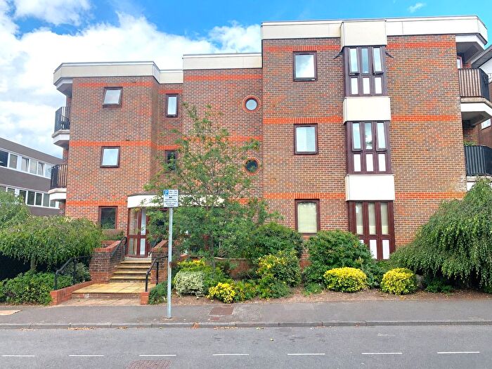 2 Bedroom Flat For Sale In Cantelupe Road, East Grinstead, West Sussex, RH19