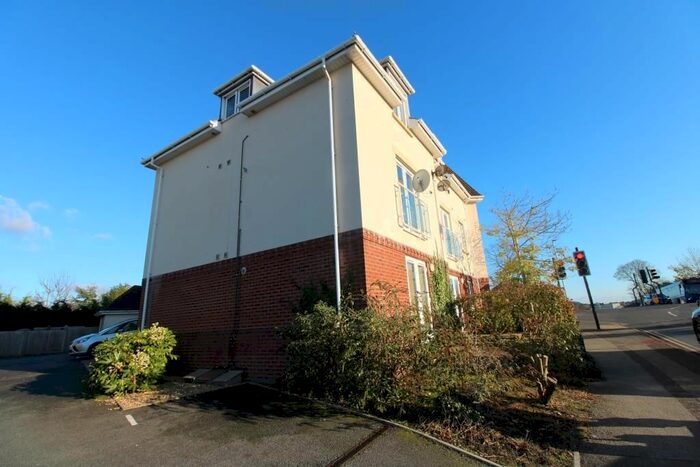 2 Bedroom Flat To Rent In Ringwood Road, Poole, BH14
