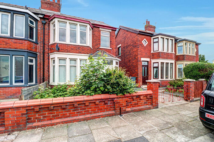 3 Bedroom Semi Detached House For Sale In Torsway Avenue, Blackpool, FY3