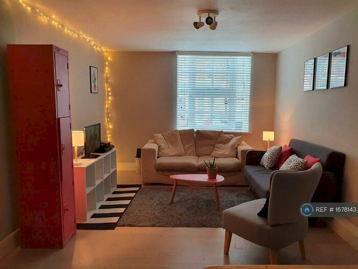 3 Bedroom Flat To Rent In Ringslade Road, London, N22