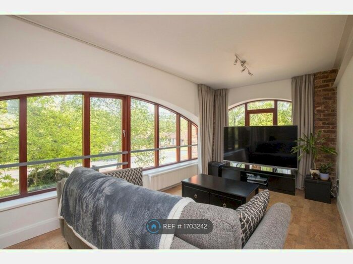 1 Bedroom Flat To Rent In Smithbrook Kilns, Cranleigh, GU6