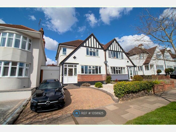 3 Bedroom Semi-Detached House To Rent In Thames Drive, Leigh-On-Sea, SS9