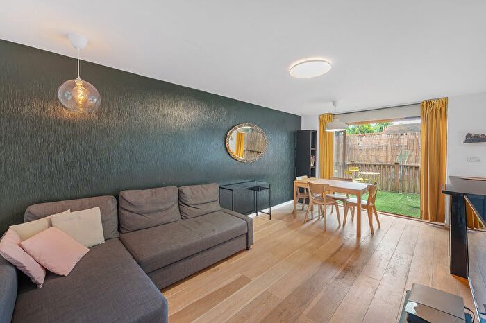 1 Bedroom Flat To Rent In Beaulieu Close, London, SE5