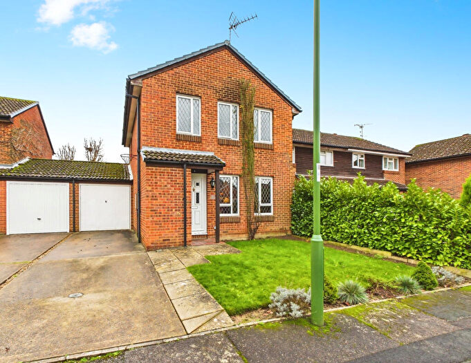 3 Bedroom Link Detached House For Sale In Shelley Drive, Broadbridge Heath, Horsham, RH12