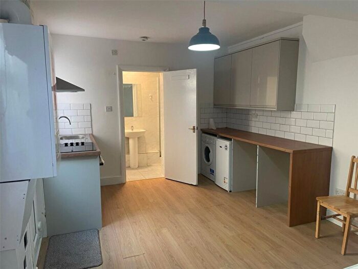 1 Bedroom Apartment To Rent In Myddleton Road, Bowes Park, London, N22