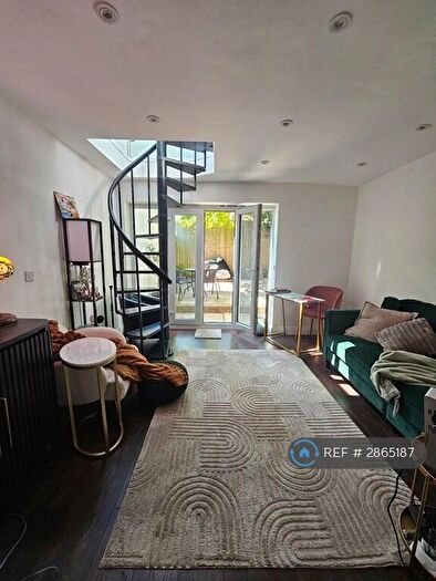 3 Bedroom Maisonette To Rent In Southchurch Ave, Southend, SS1