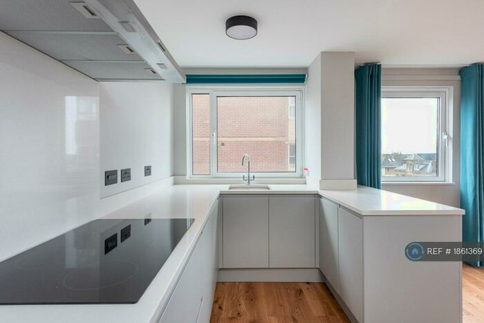 3 Bedroom Flat To Rent In Eaton Gardens, Hove, BN3