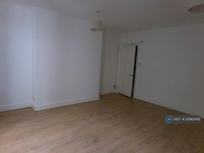 2 Bedroom Flat To Rent In Belmont Grove, London, SE13