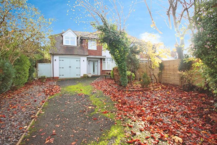 3 Bedroom Semi Detached House For Sale In Stratford Road, Warwick, CV34