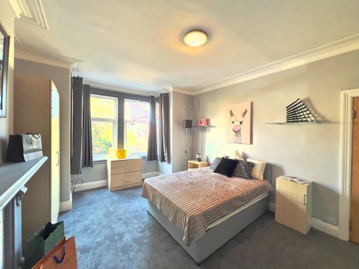 Studio To Rent In Austhorpe Road, Crossgates, Leeds, LS15