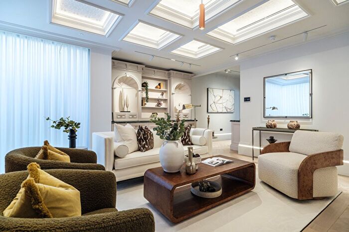 4 Bedroom Town House To Rent In Chester Square, London, SW1W