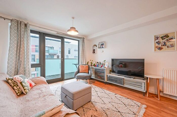 2 Bedroom Flat For Sale In Vickerys Wharf, Tower Hamlets, London, E14