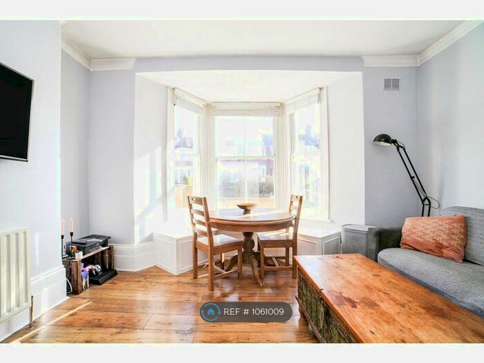 1 Bedroom Flat To Rent In Charlton, Greenwich, London, SE7