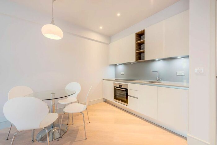 1 Bedroom Flat To Rent In Market Place, Brentford, TW8