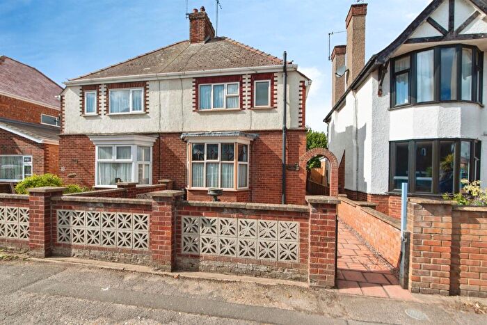 2 Bedroom Semi-Detached House For Sale In Neville Avenue, Spalding, PE11