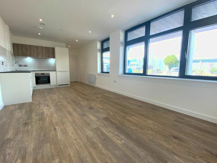 2 Bedroom Flat To Rent In London Road, Staines-Upon-Thames, Surrey, TW18