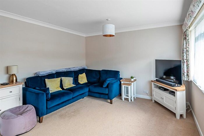 2 Bedroom Maisonette For Sale In Master Close, Oxted, RH8