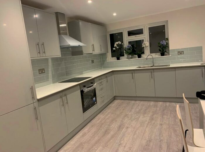 2 Bedroom Flat To Rent In Hatch End, Pinner, Middlesex, HA5