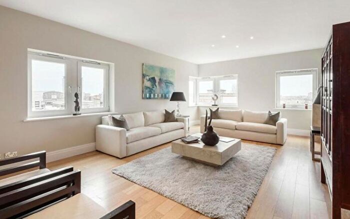 2 Bedroom Apartment To Rent In Grove End Road, St John's Wood, London, NW8