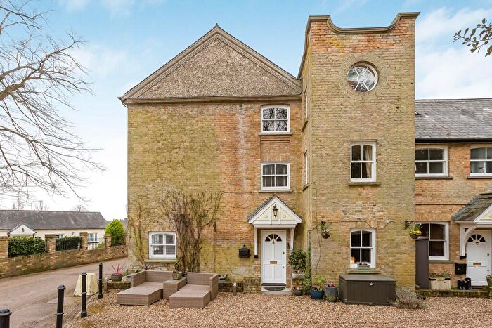 4 Bedroom End Of Terrace House To Rent In Courtyard Mews, Chapmore End, SG12