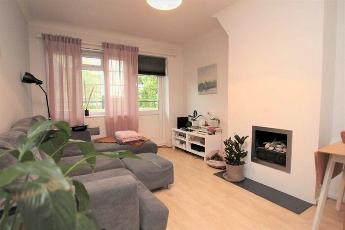 2 Bedroom Flat To Rent In St. James Lane, London N10