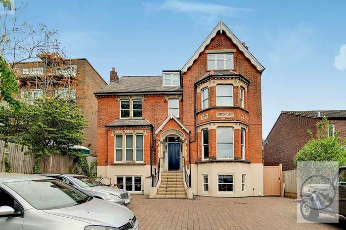 3 Bedroom Flat To Rent In Thurlow Park Road, London, SE21