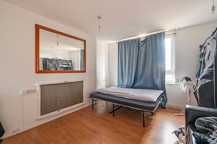 Studio For Sale In Boyd Street, Tower Hamlets, London, E1