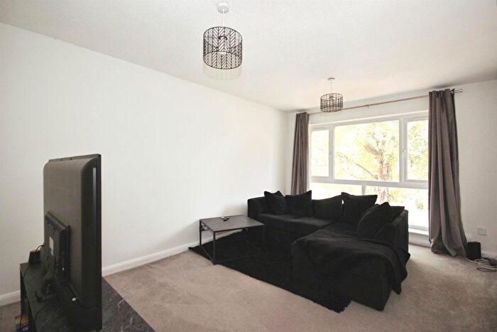1 Bedroom Flat For Sale In Arncliffe Way, Warwick, CV34